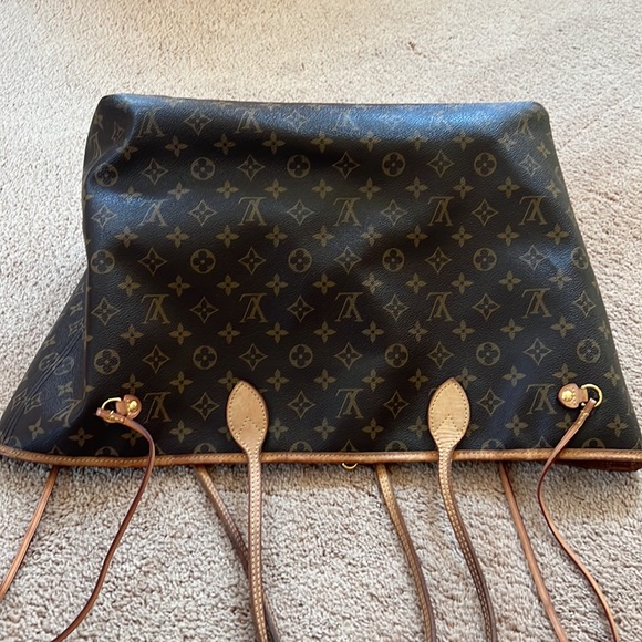 Authentic Neverfull GM Monogram PINK inside lining comes with receipt 2018 - Picture 17 of 17